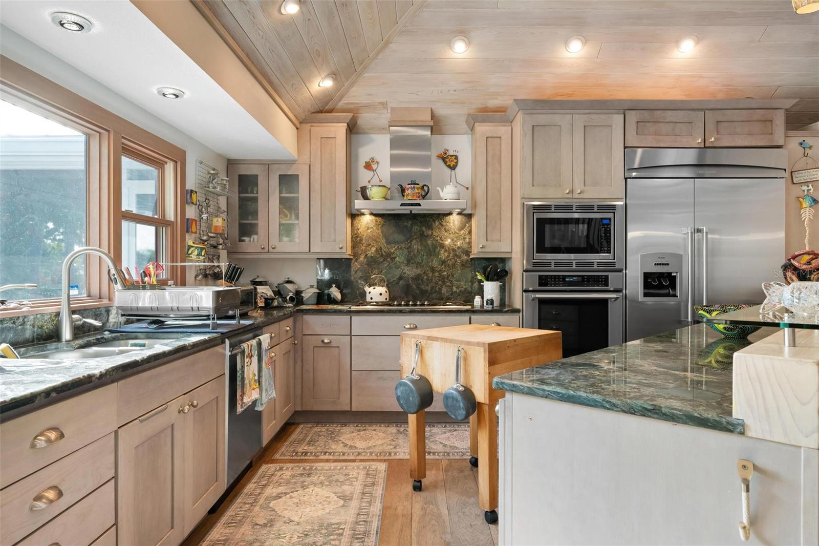 TB8462487 Property Photo