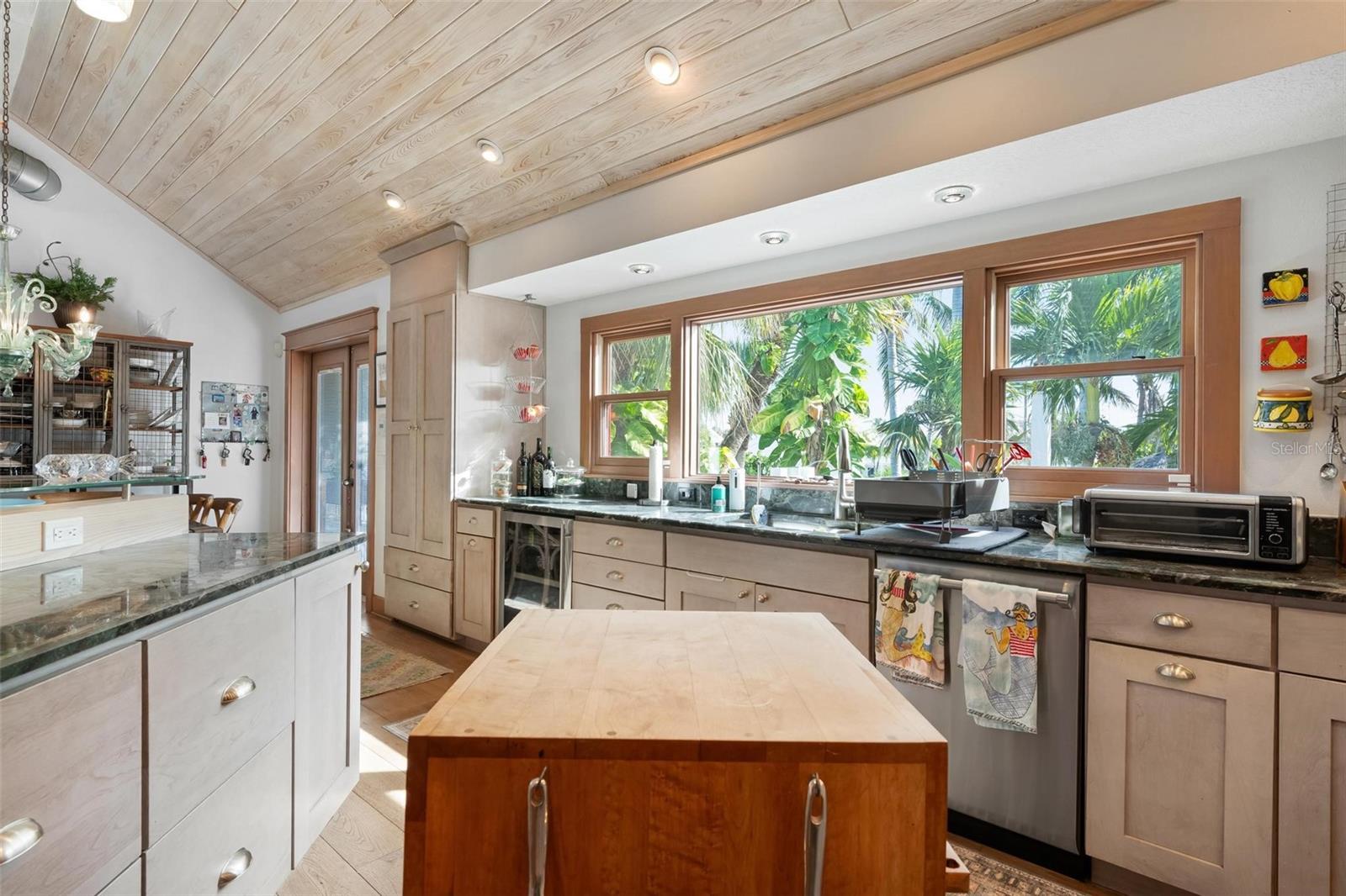 TB8462487 Property Photo