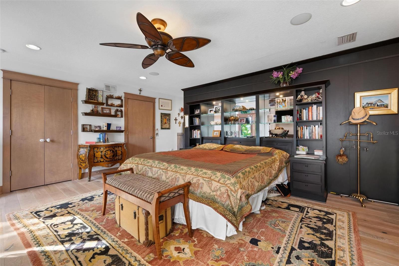 TB8462487 Property Photo