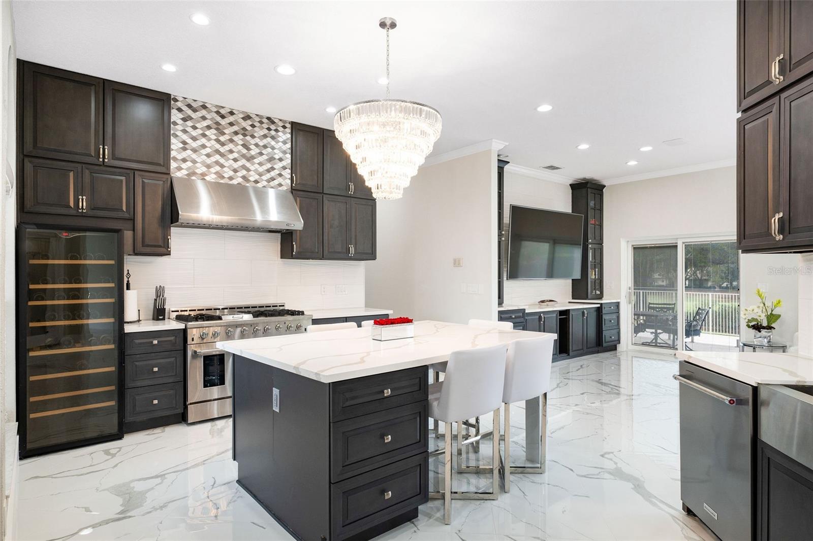 O6372348 Property Photo