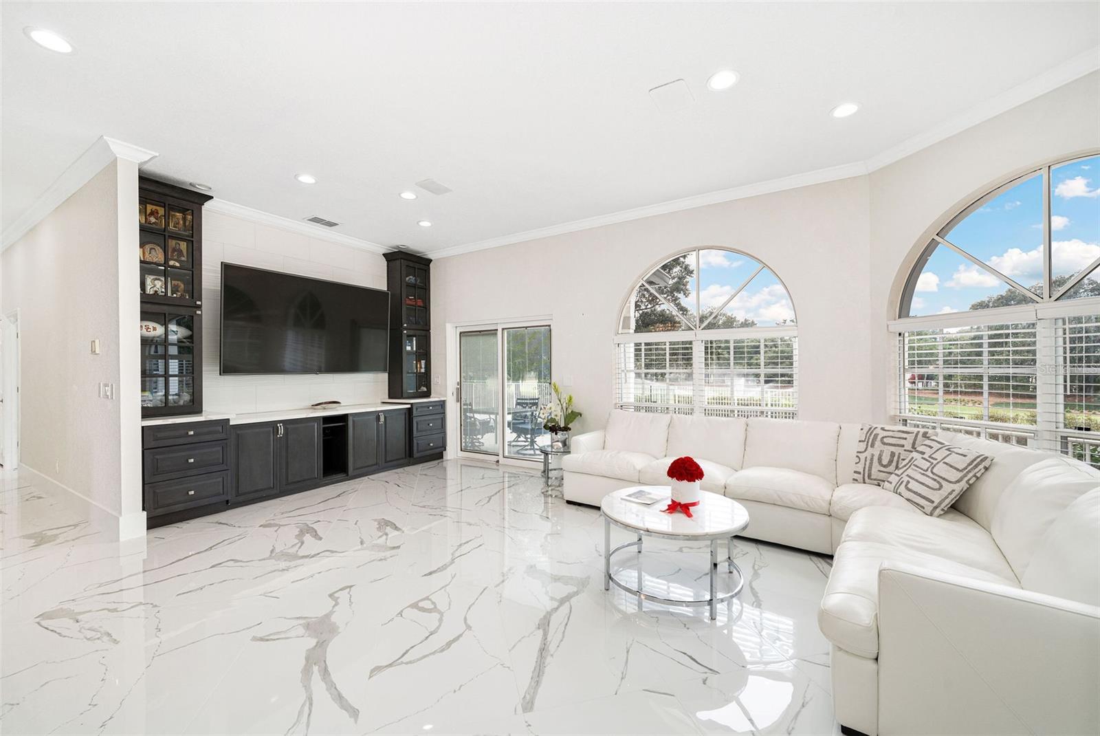 O6372348 Property Photo