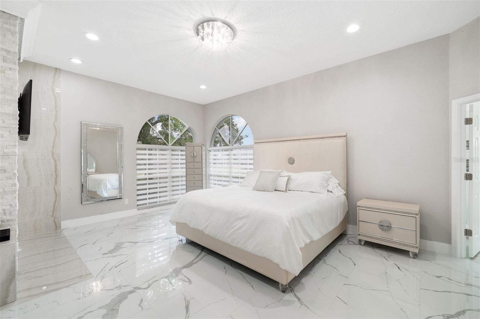 O6372348 Property Photo