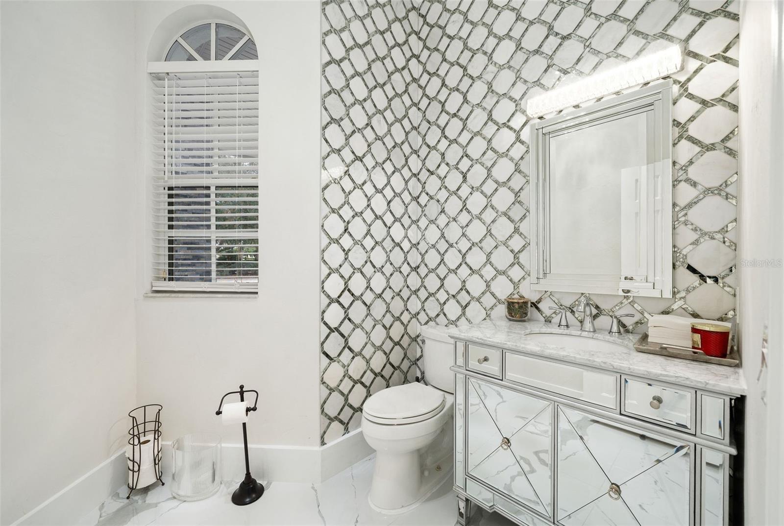 O6372348 Property Photo