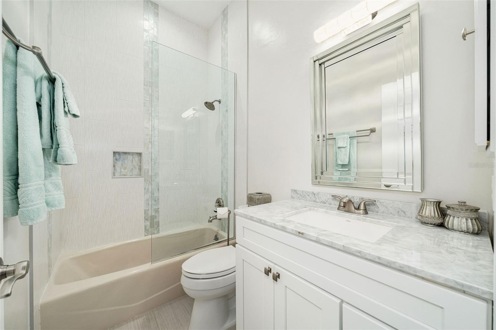 O6372348 Property Photo