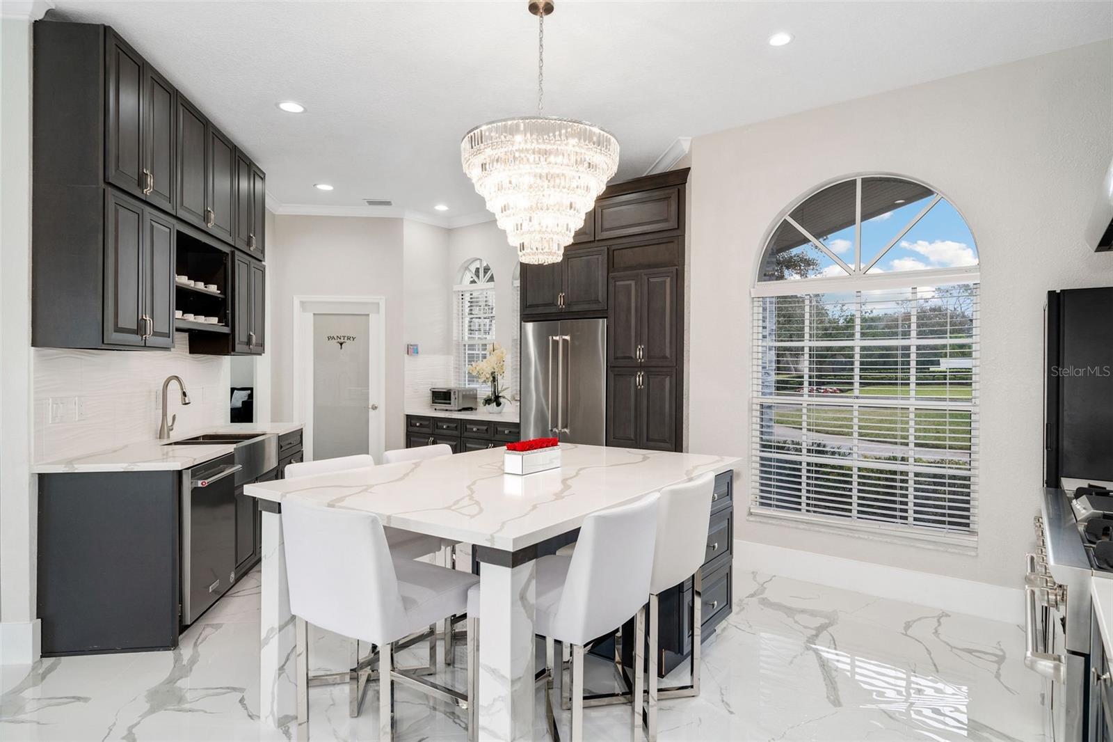 O6372348 Property Photo