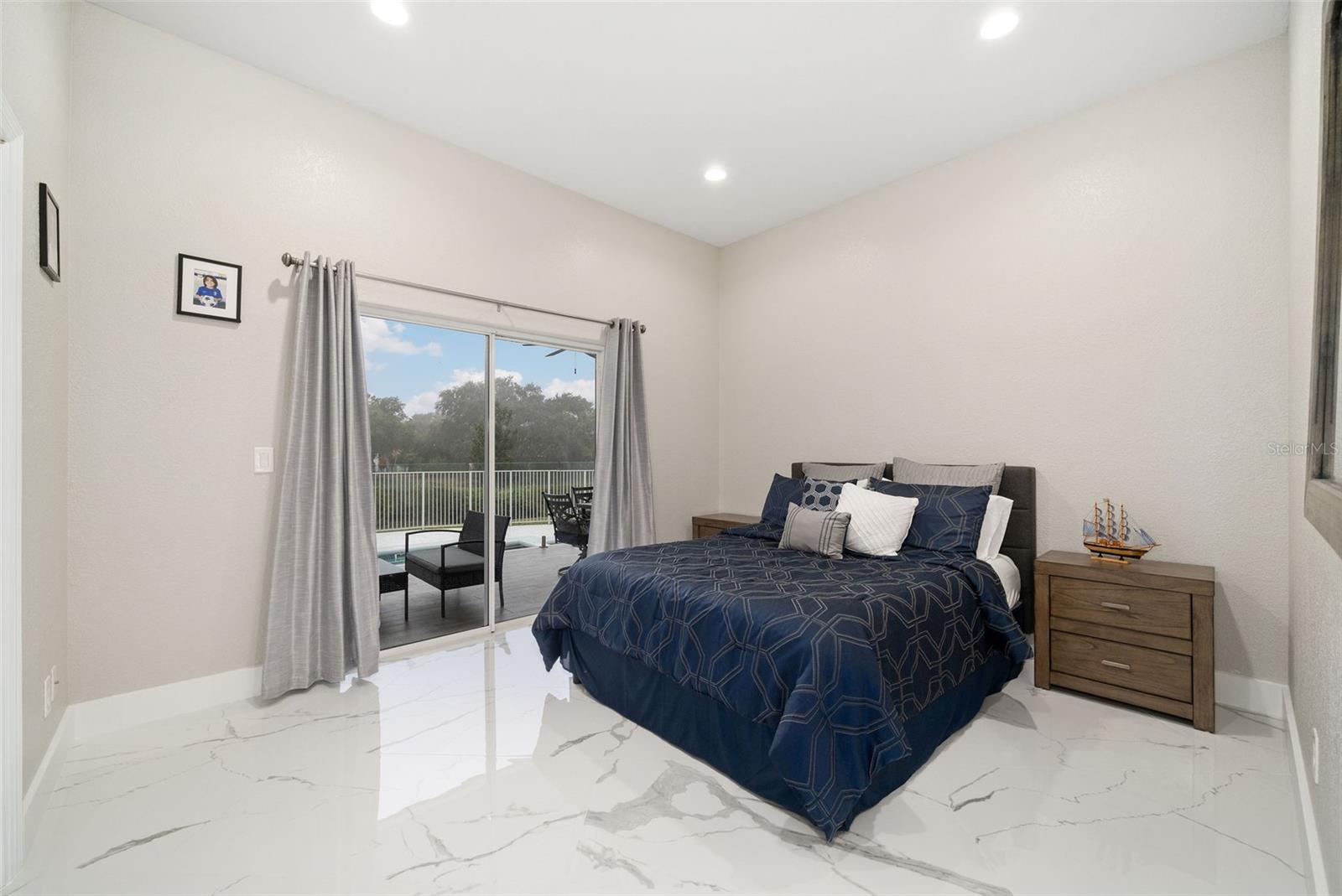 O6372348 Property Photo