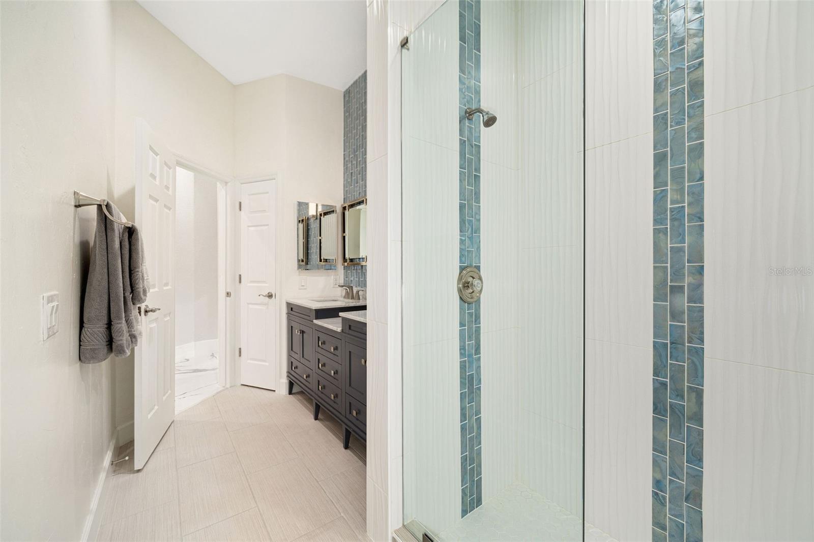 O6372348 Property Photo