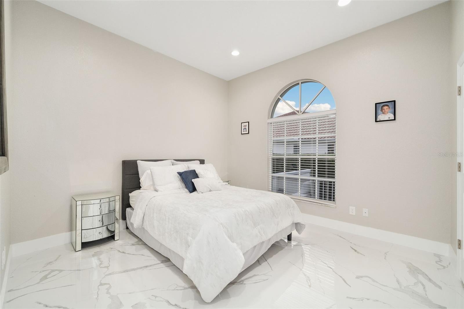 O6372348 Property Photo