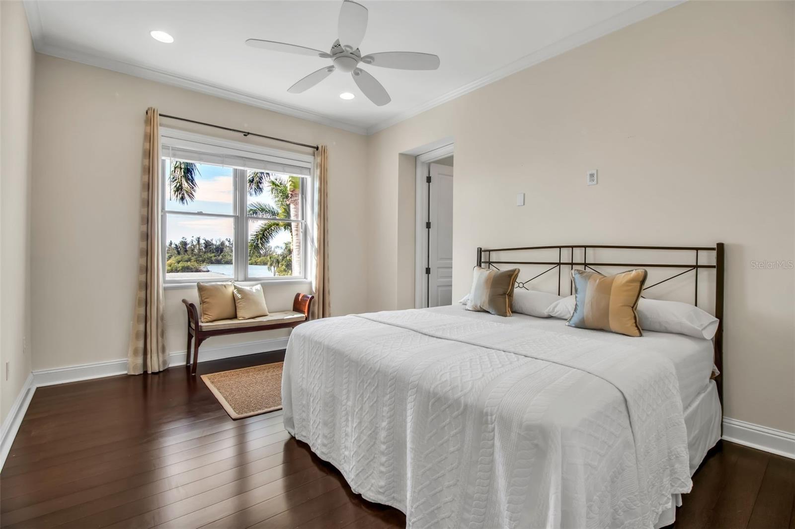 A4677509 Property Photo