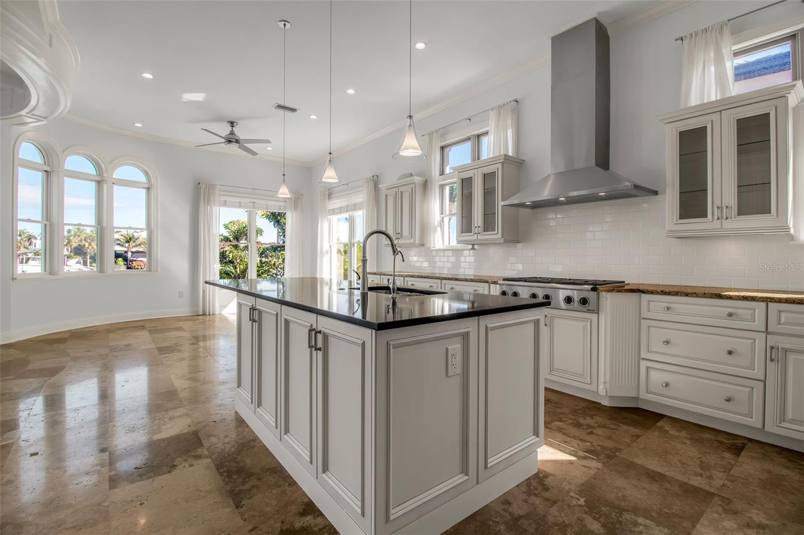 A4677509 Property Photo