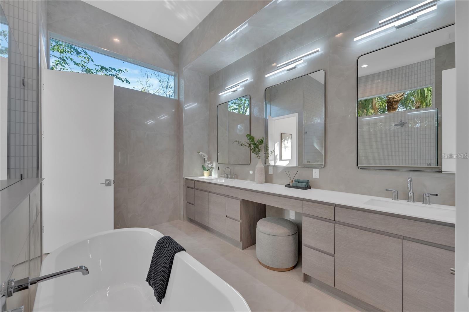 A4677510 Property Photo