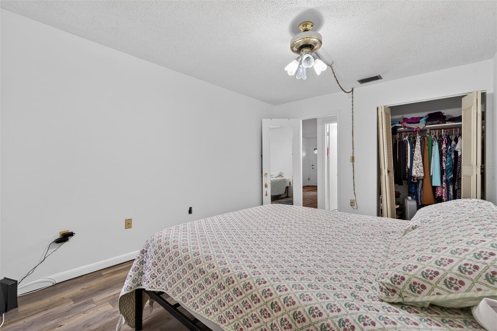 TB8462615 Property Photo