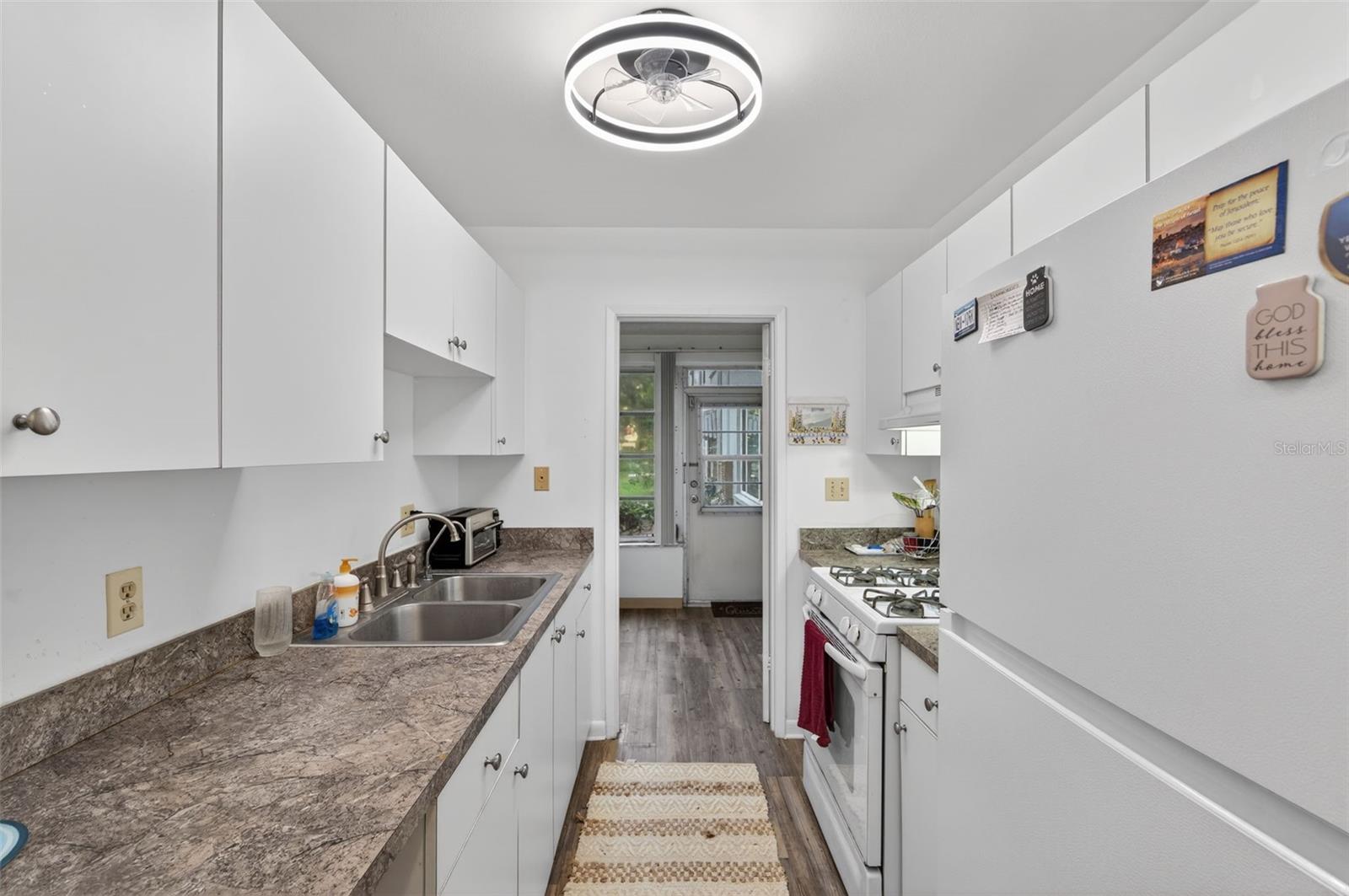 TB8462615 Property Photo