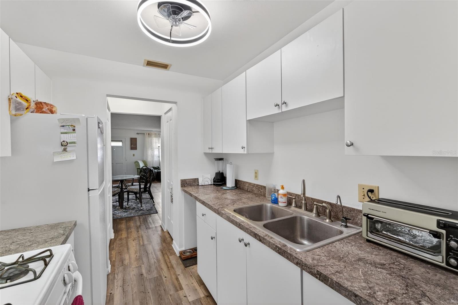 TB8462615 Property Photo