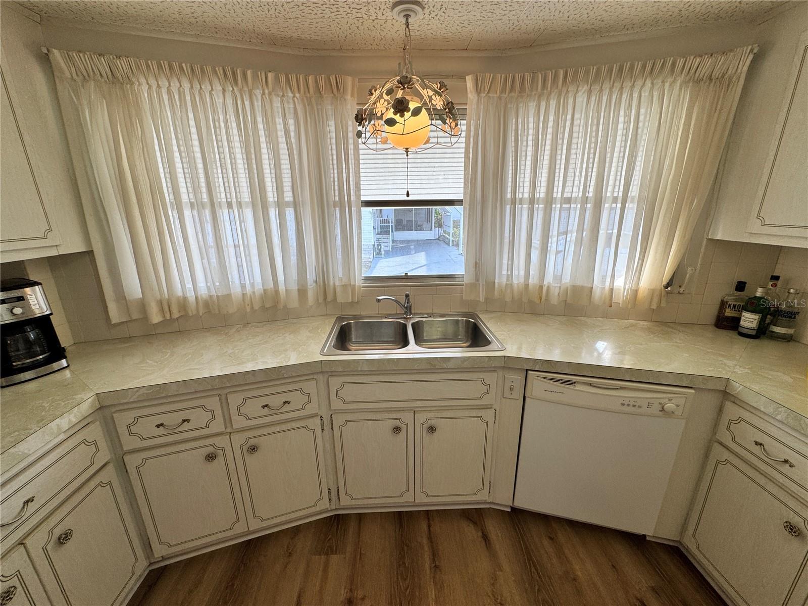 TB8462618 Property Photo