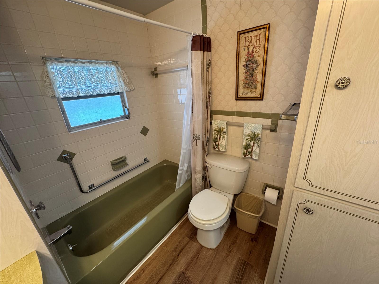 TB8462618 Property Photo