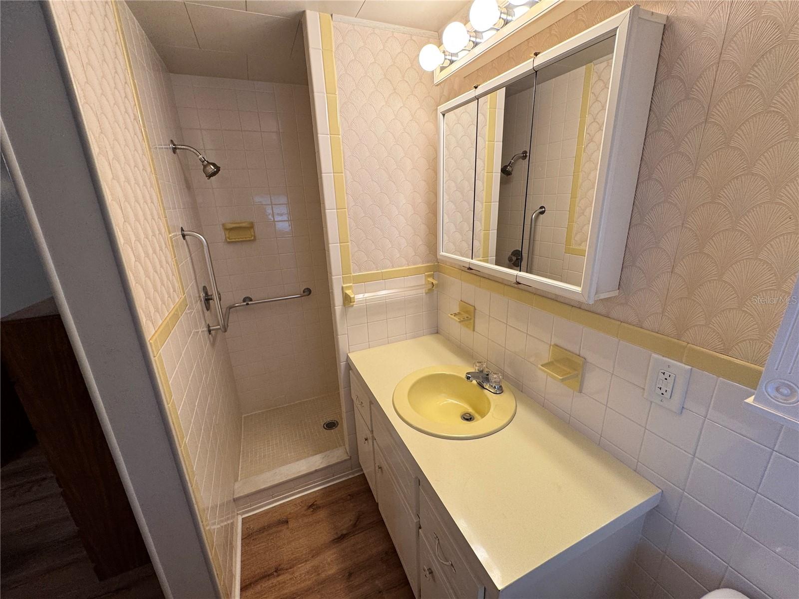 TB8462618 Property Photo