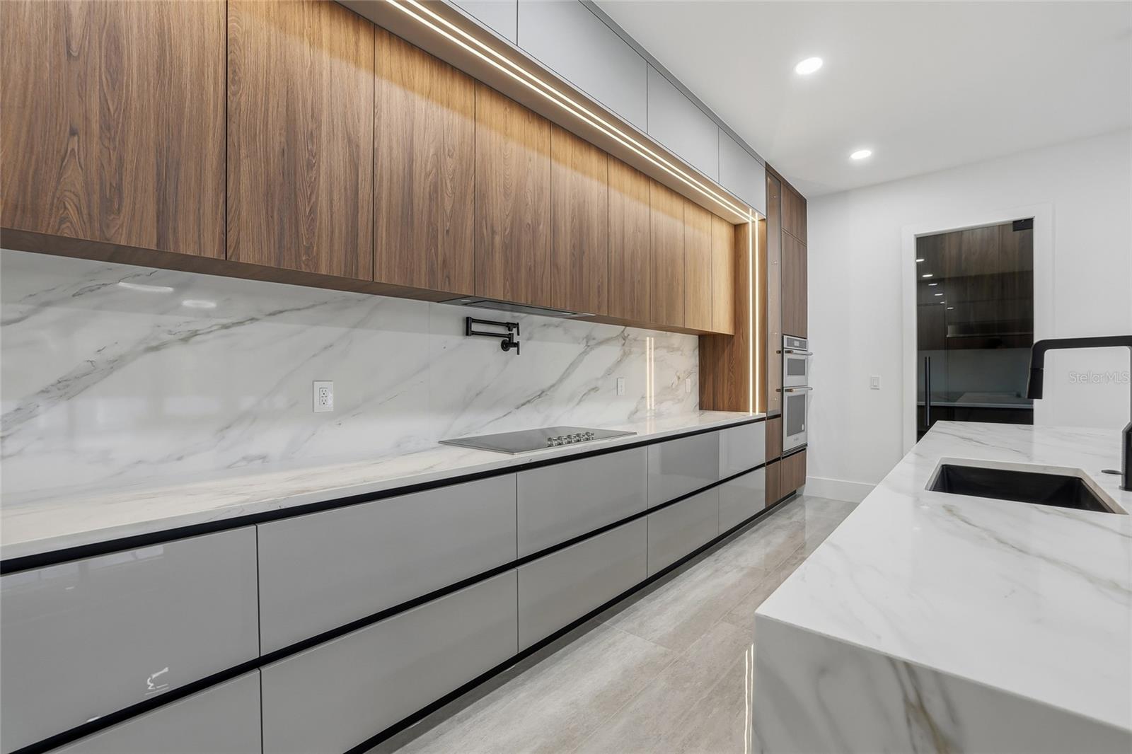 TB8462668 Property Photo