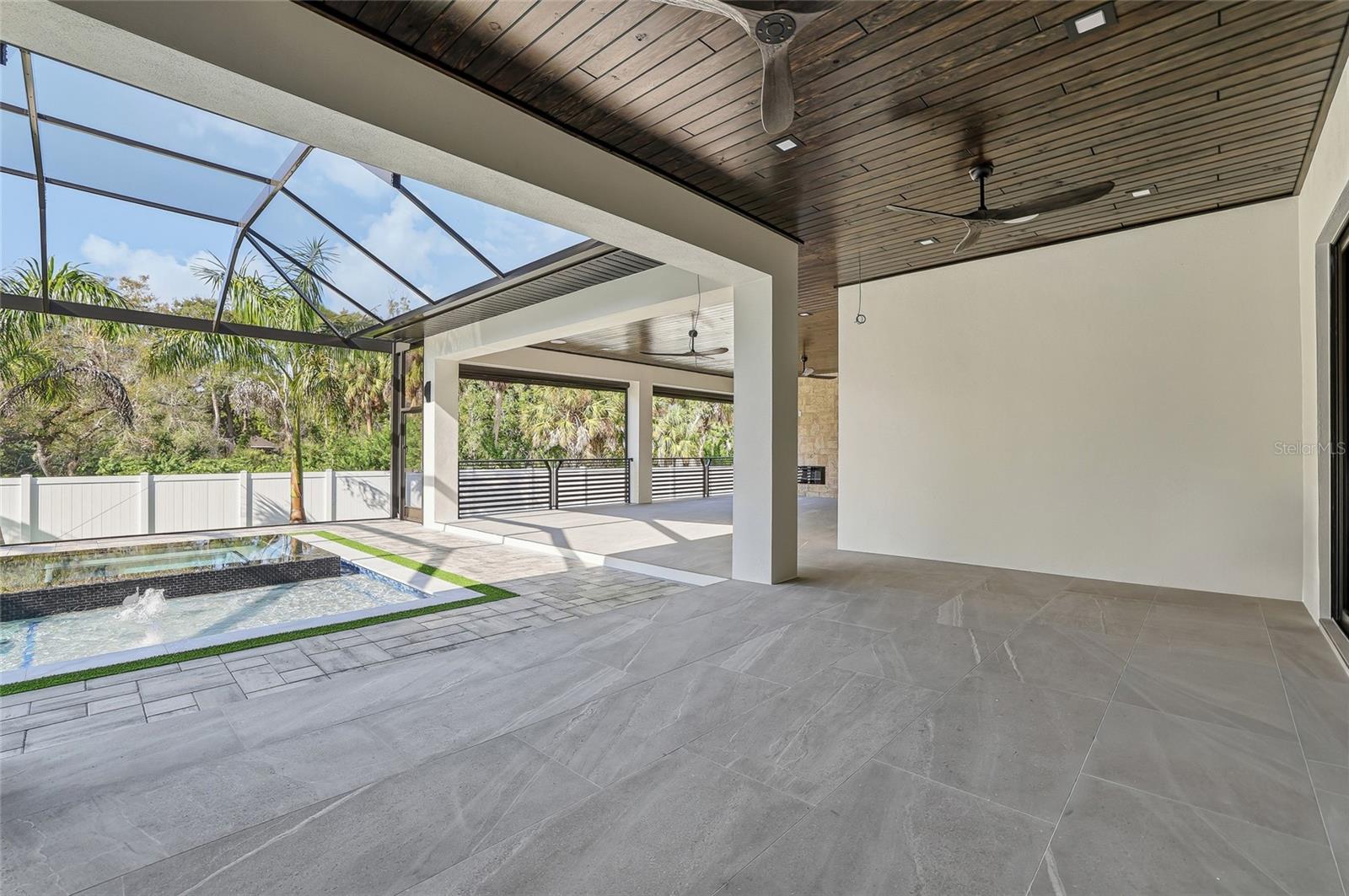 TB8462668 Property Photo