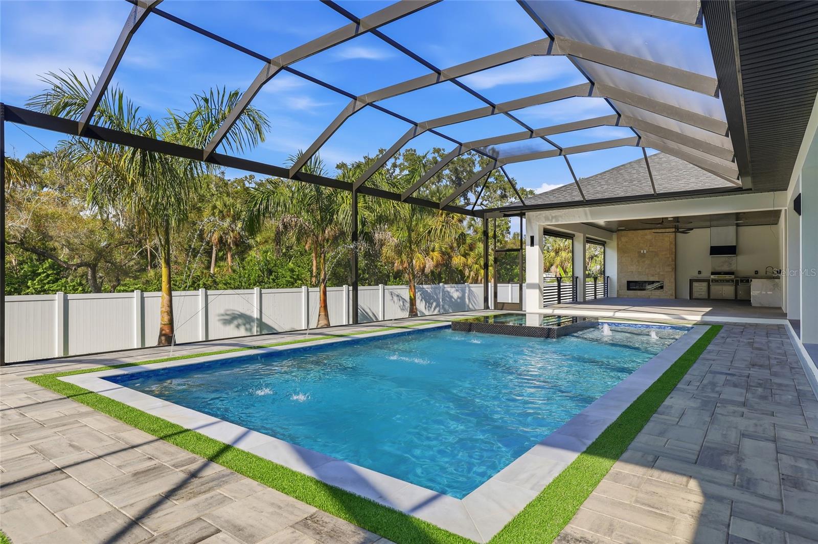 TB8462668 Property Photo