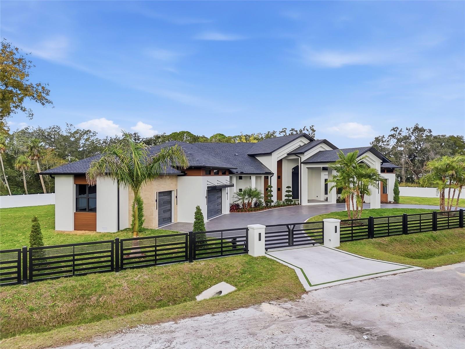 TB8462668 Property Photo