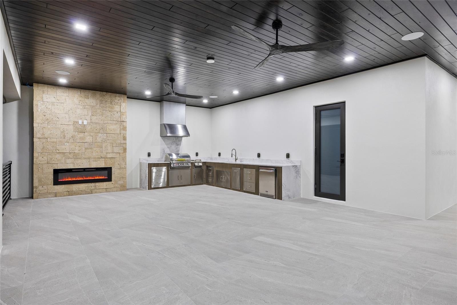 TB8462668 Property Photo