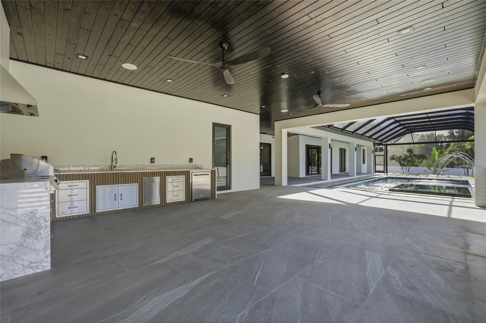 TB8462668 Property Photo