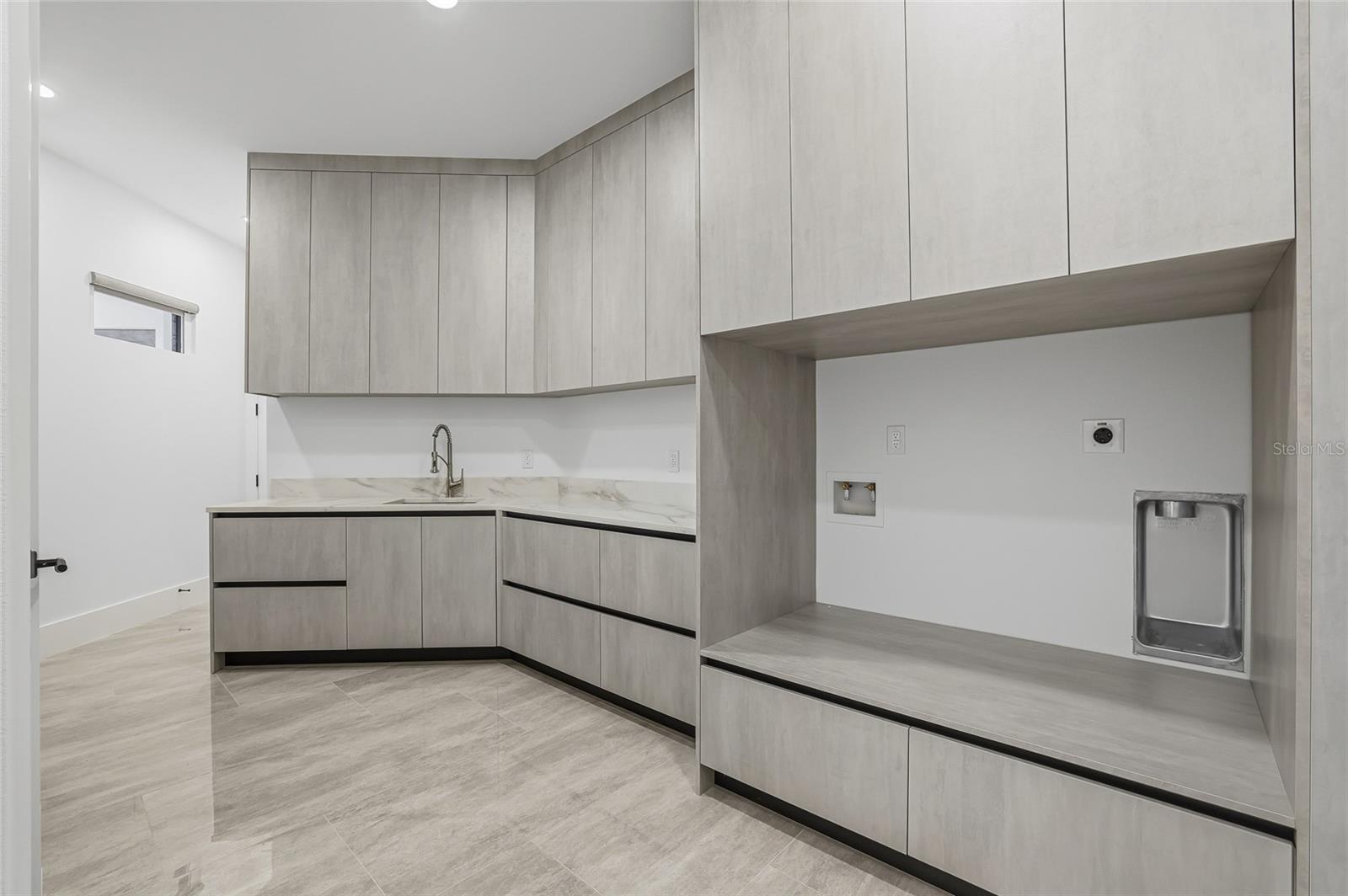 TB8462668 Property Photo