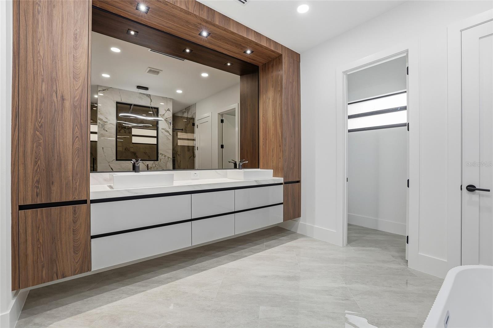 TB8462668 Property Photo