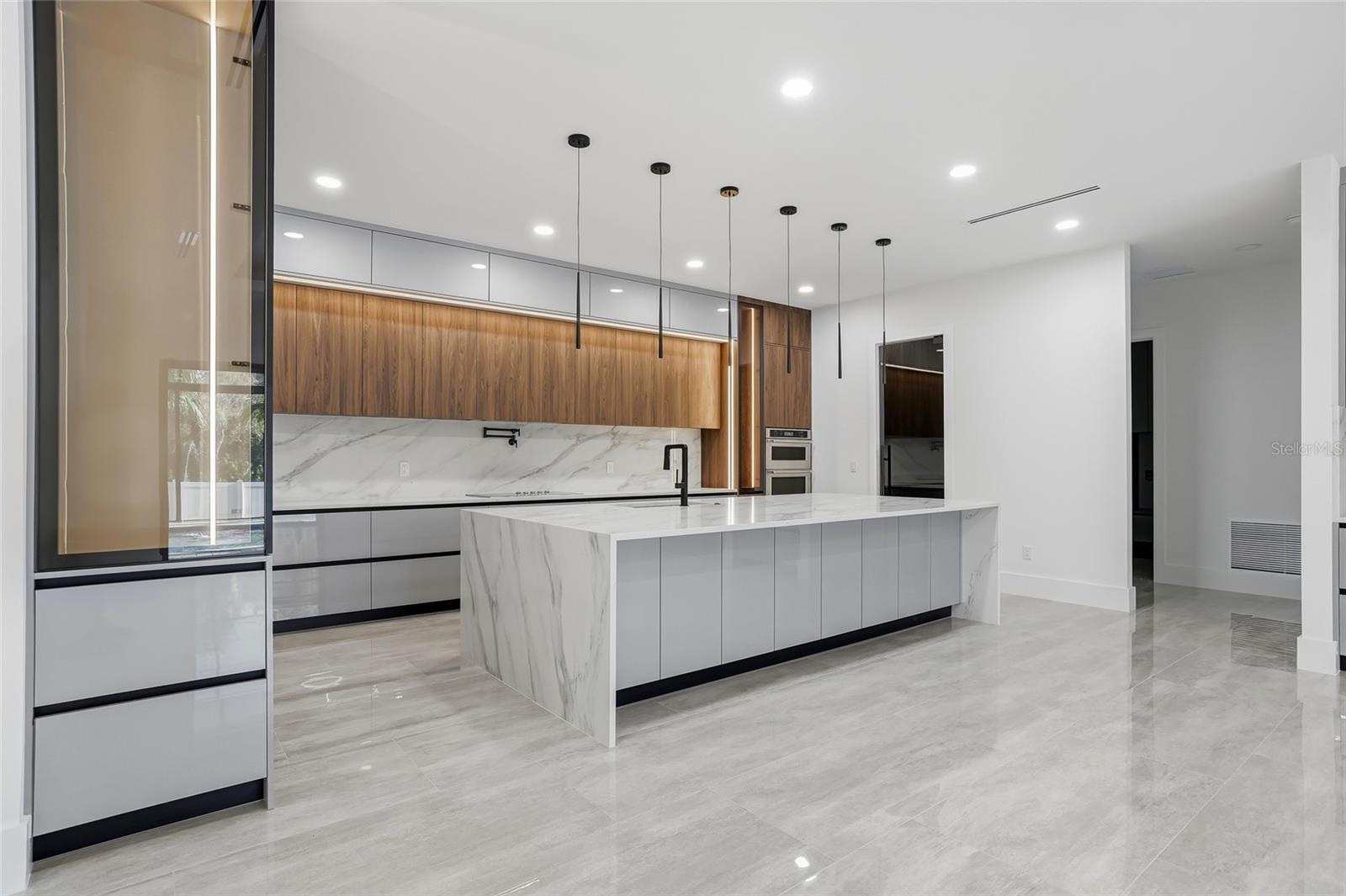 TB8462668 Property Photo