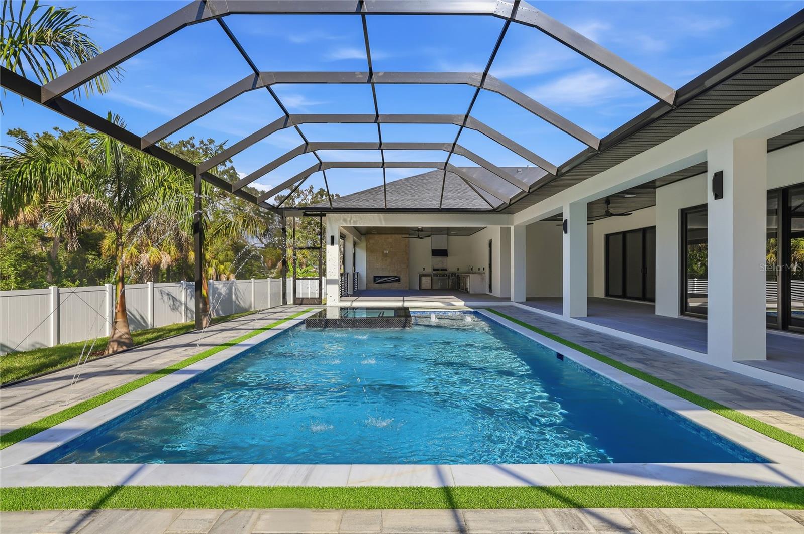 TB8462668 Property Photo