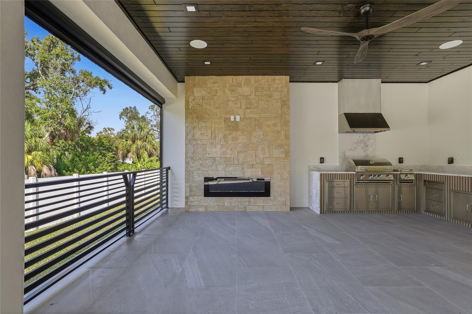 TB8462668 Property Photo