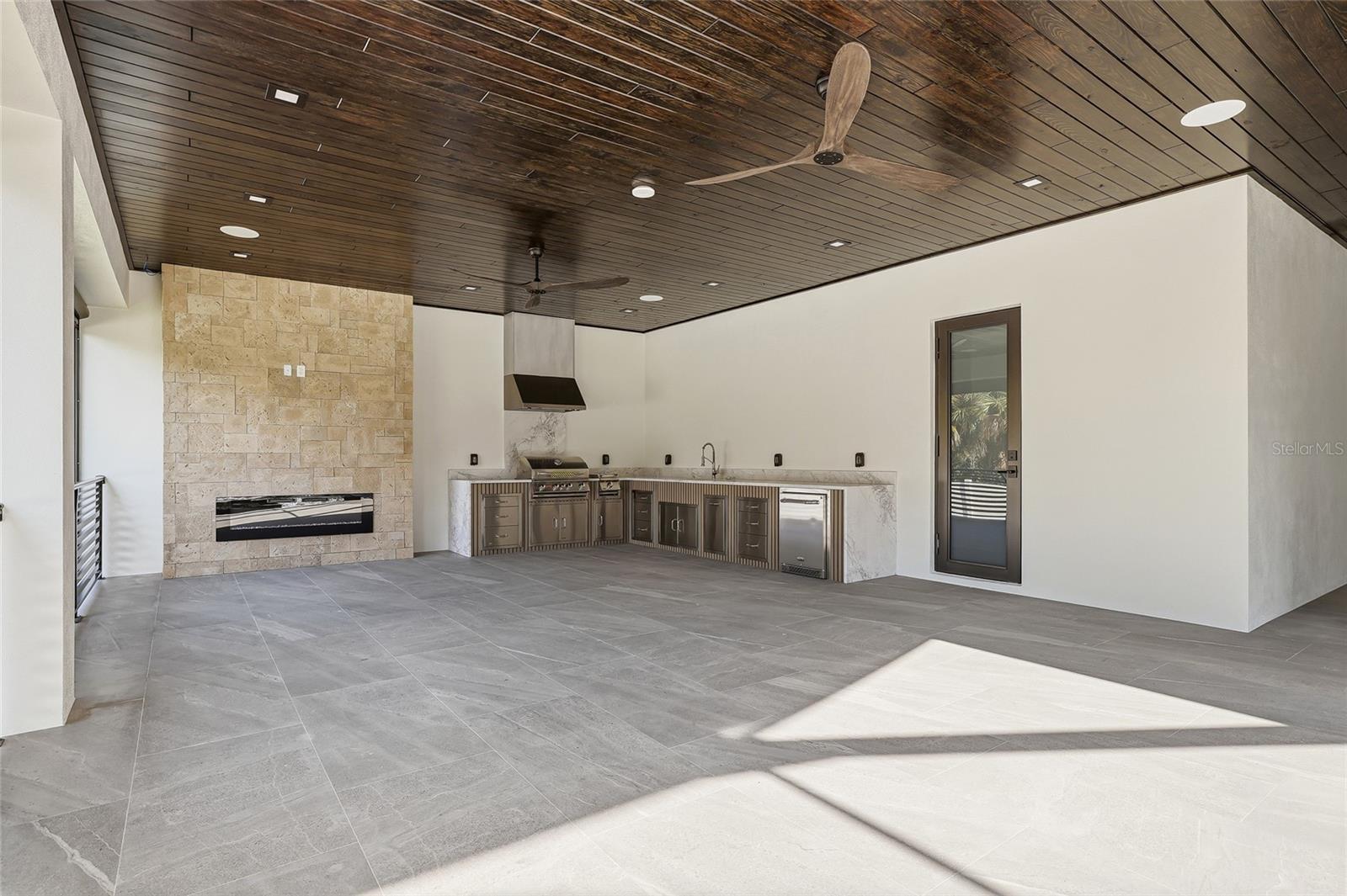 TB8462668 Property Photo