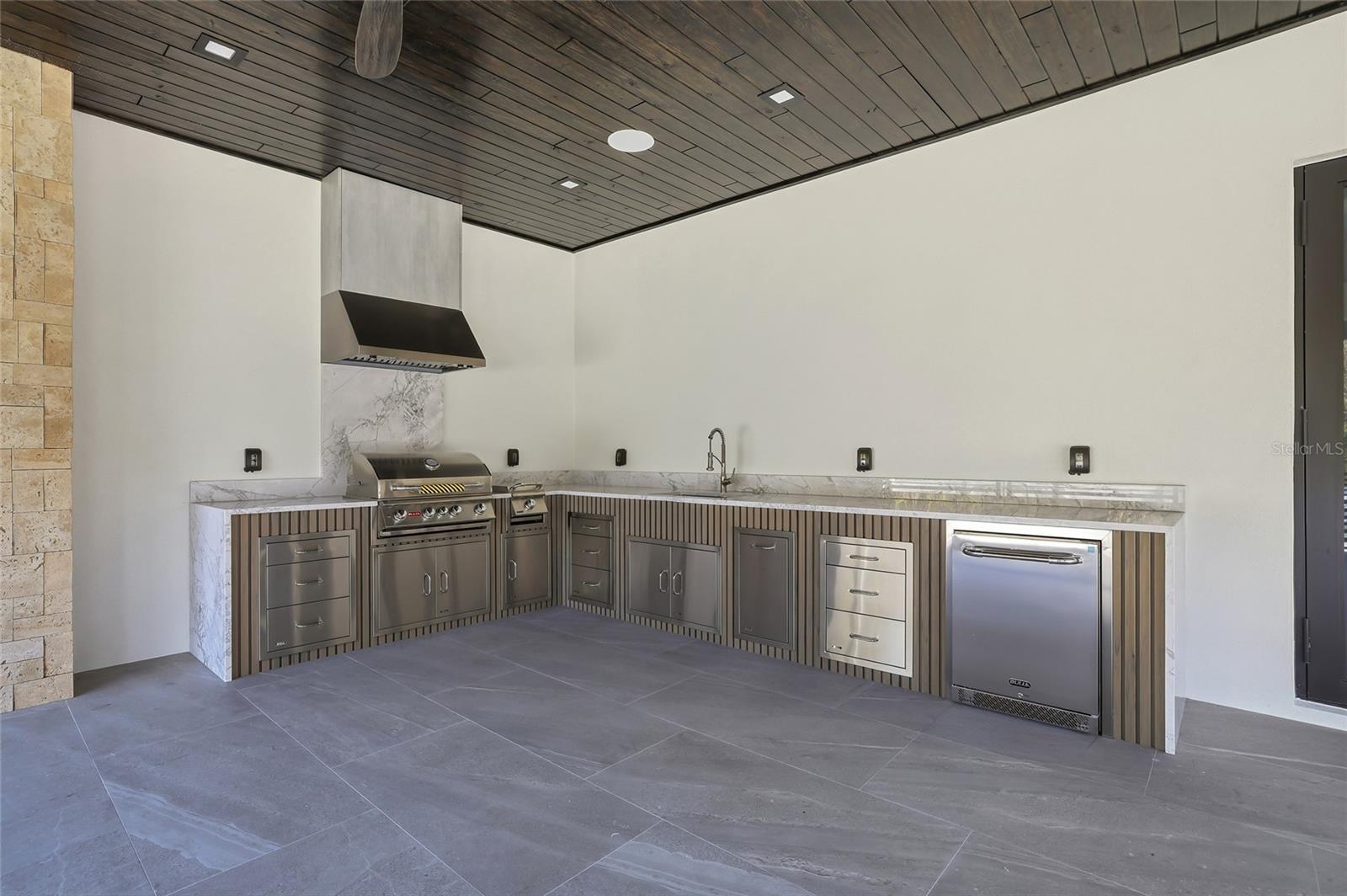 TB8462668 Property Photo