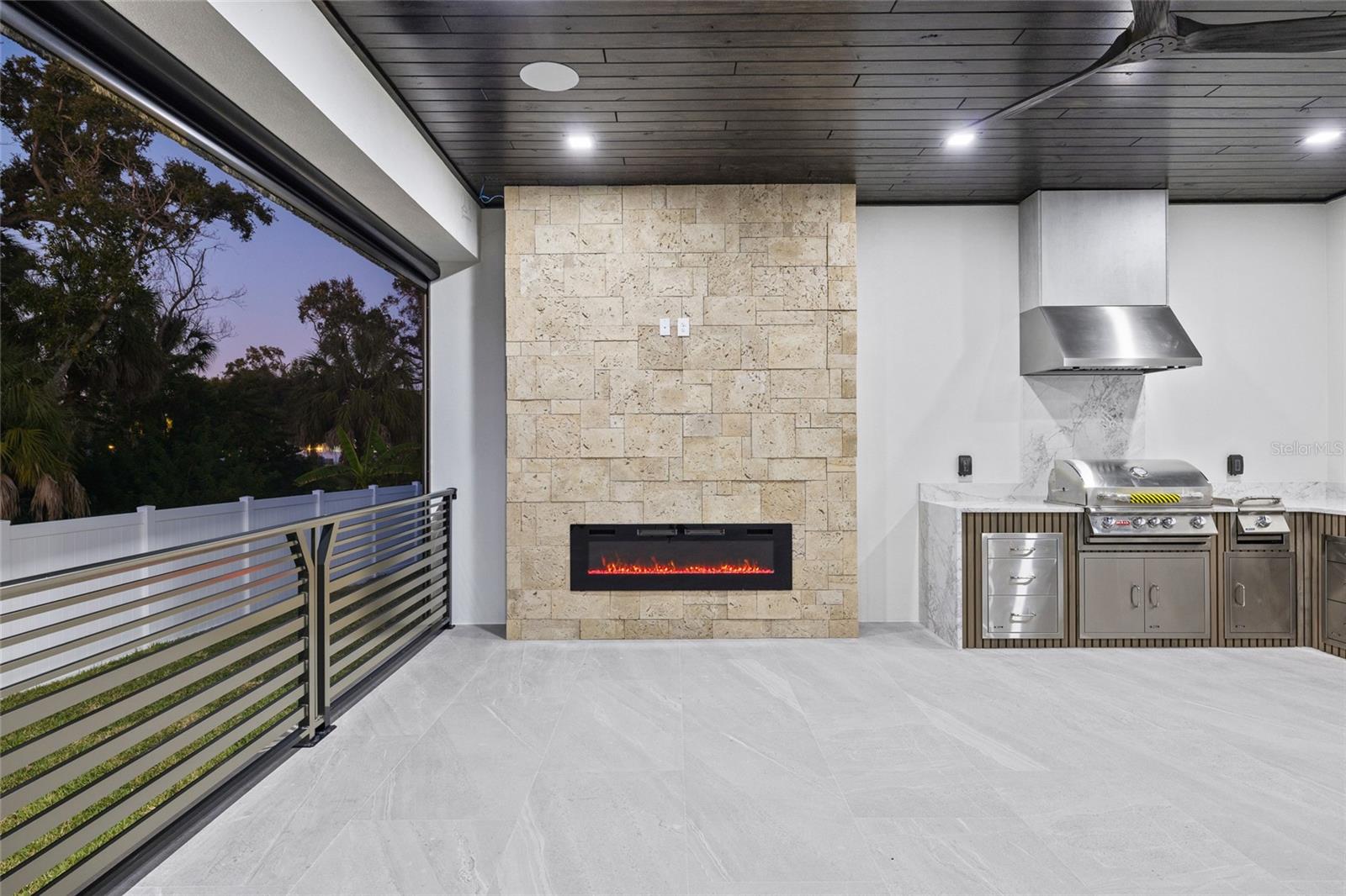 TB8462668 Property Photo