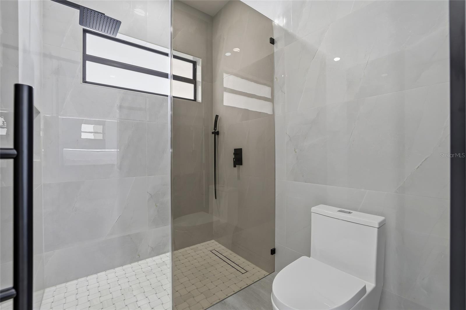 TB8462668 Property Photo