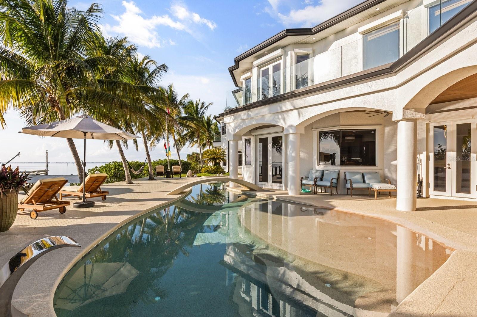 O6372418 Property Photo