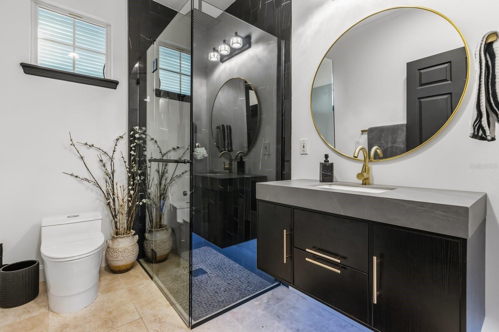 O6372418 Property Photo