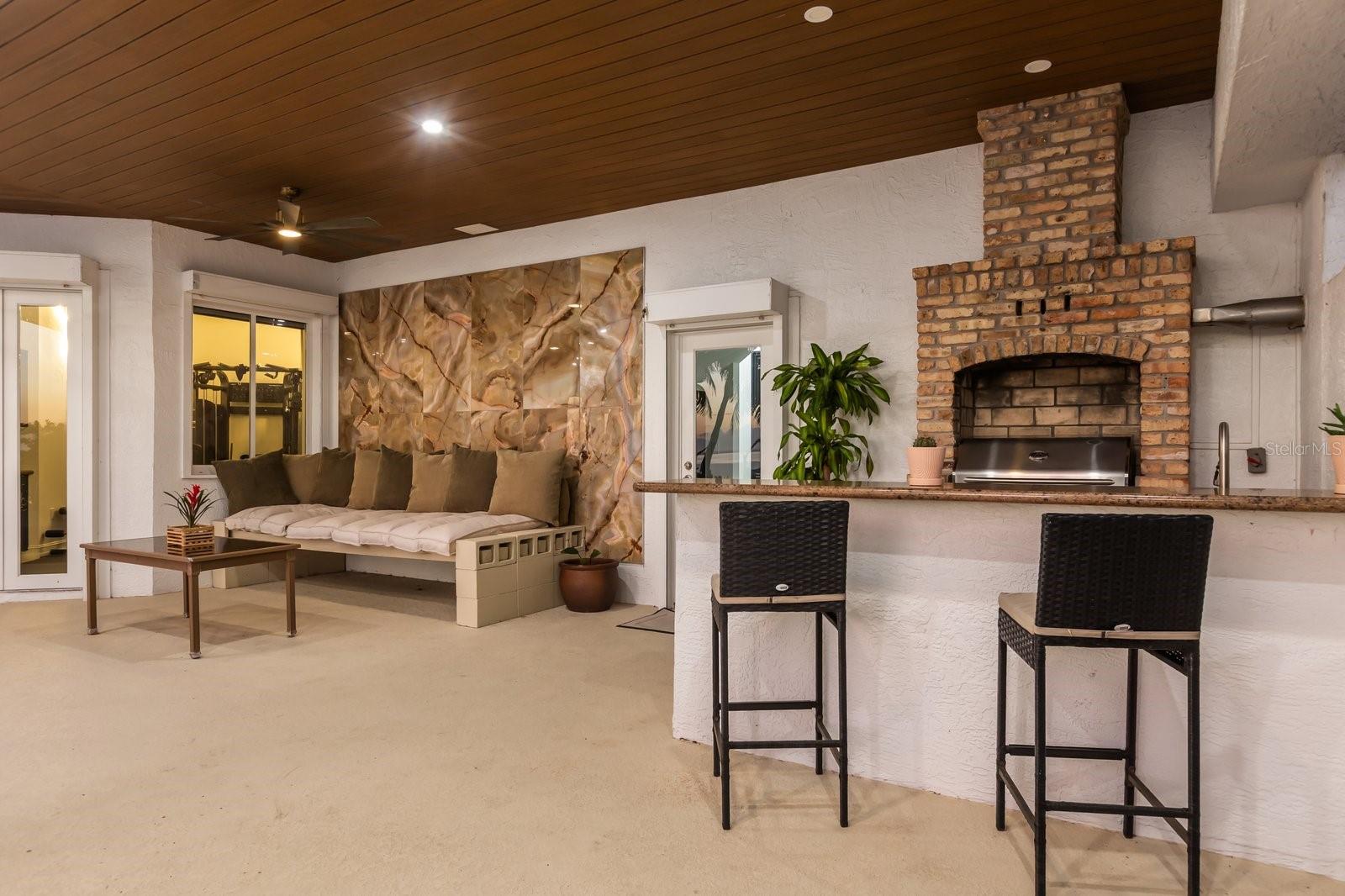 O6372418 Property Photo