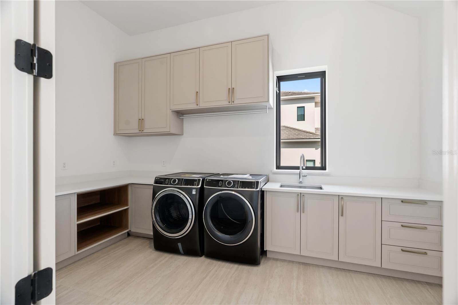 G5106408 Property Photo