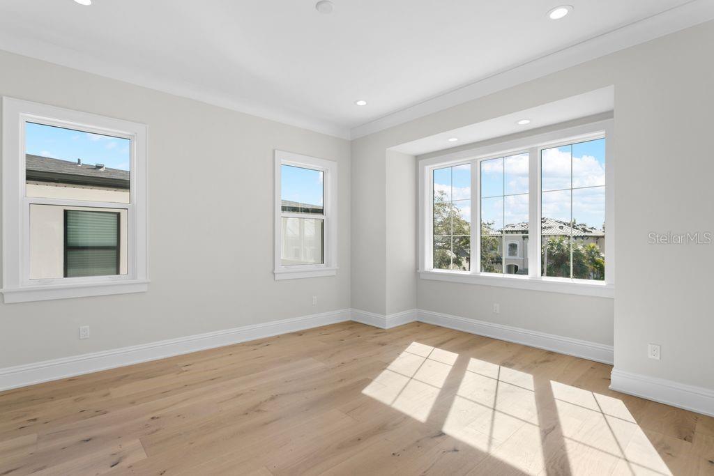 SUNNY SECONDARY BATH