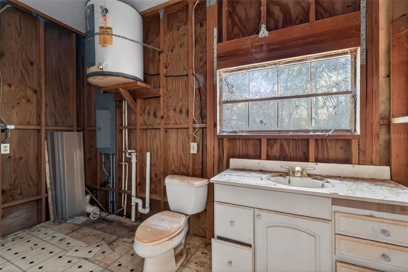 40242 EMERALDA ISLAND RD, LEESBURG, FL, 34788