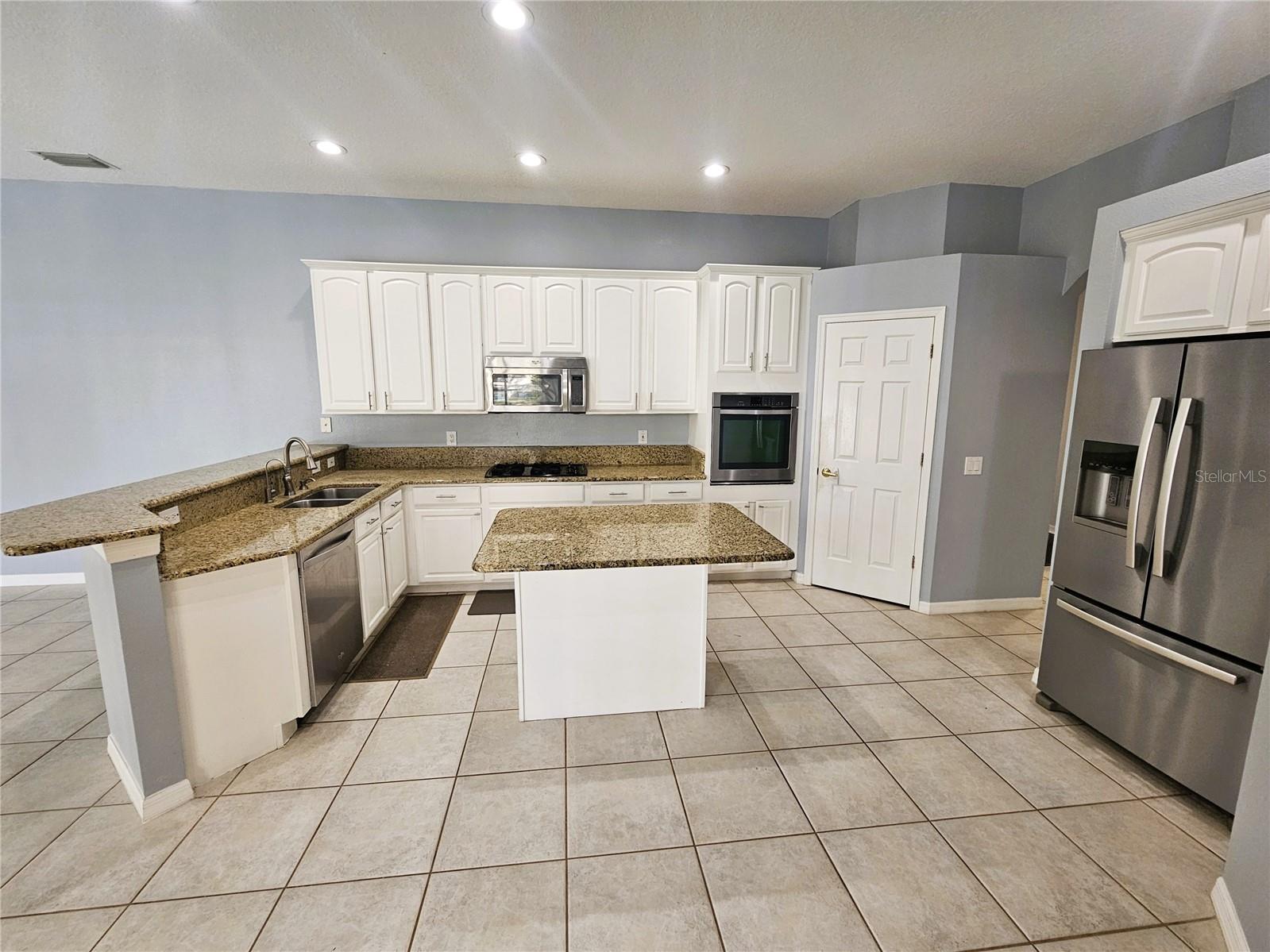 10441 GREENDALE DR, TAMPA, FL, 33626