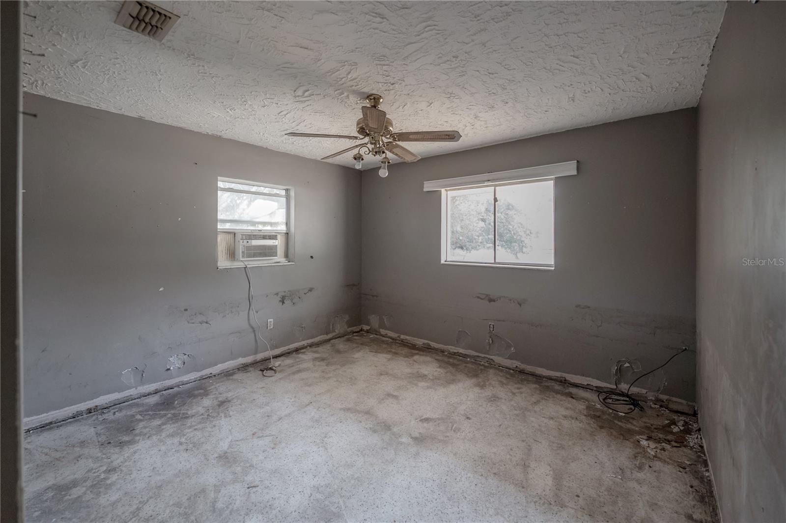 TB8462890 Property Photo