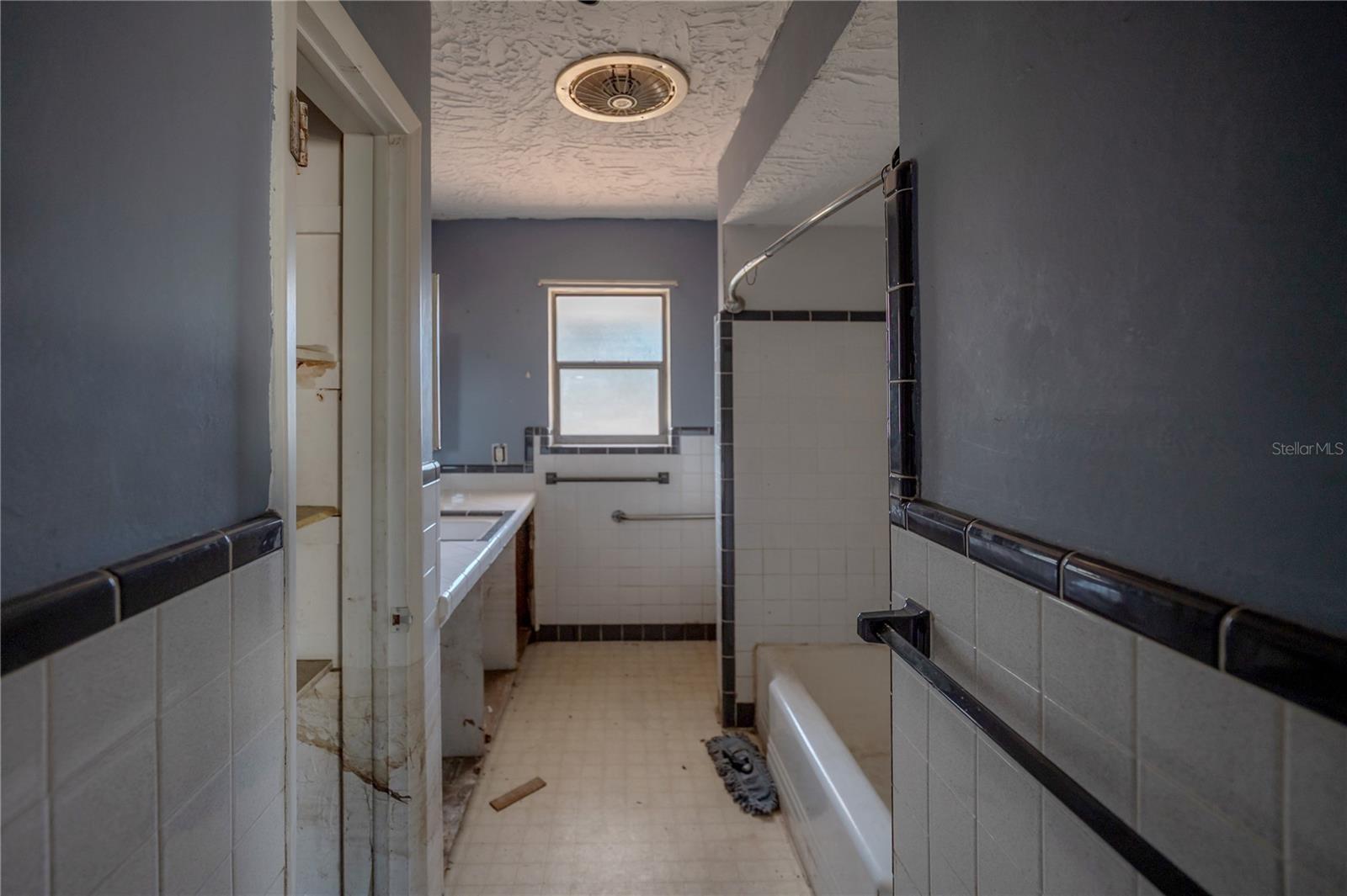 TB8462890 Property Photo