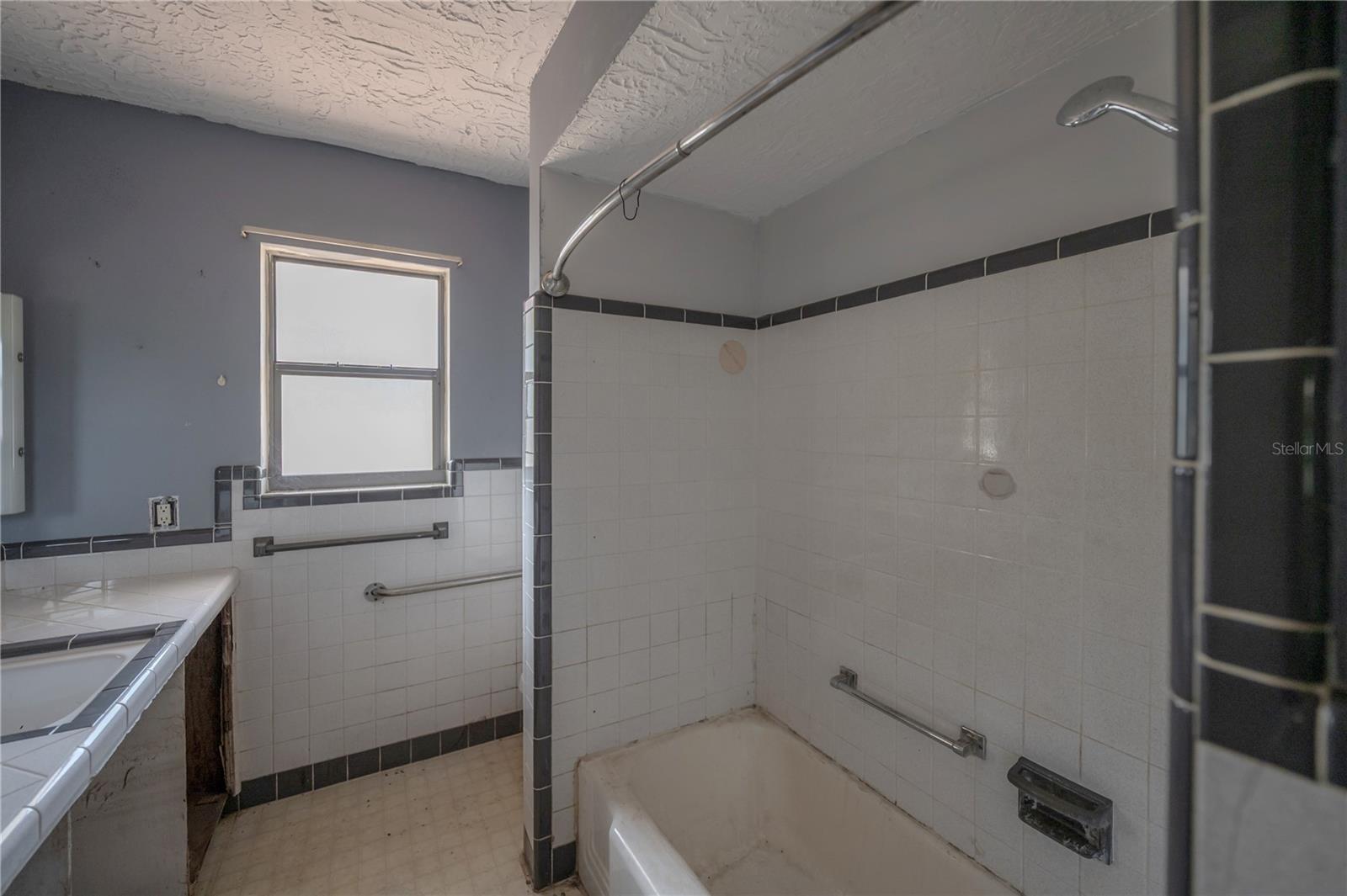 TB8462890 Property Photo