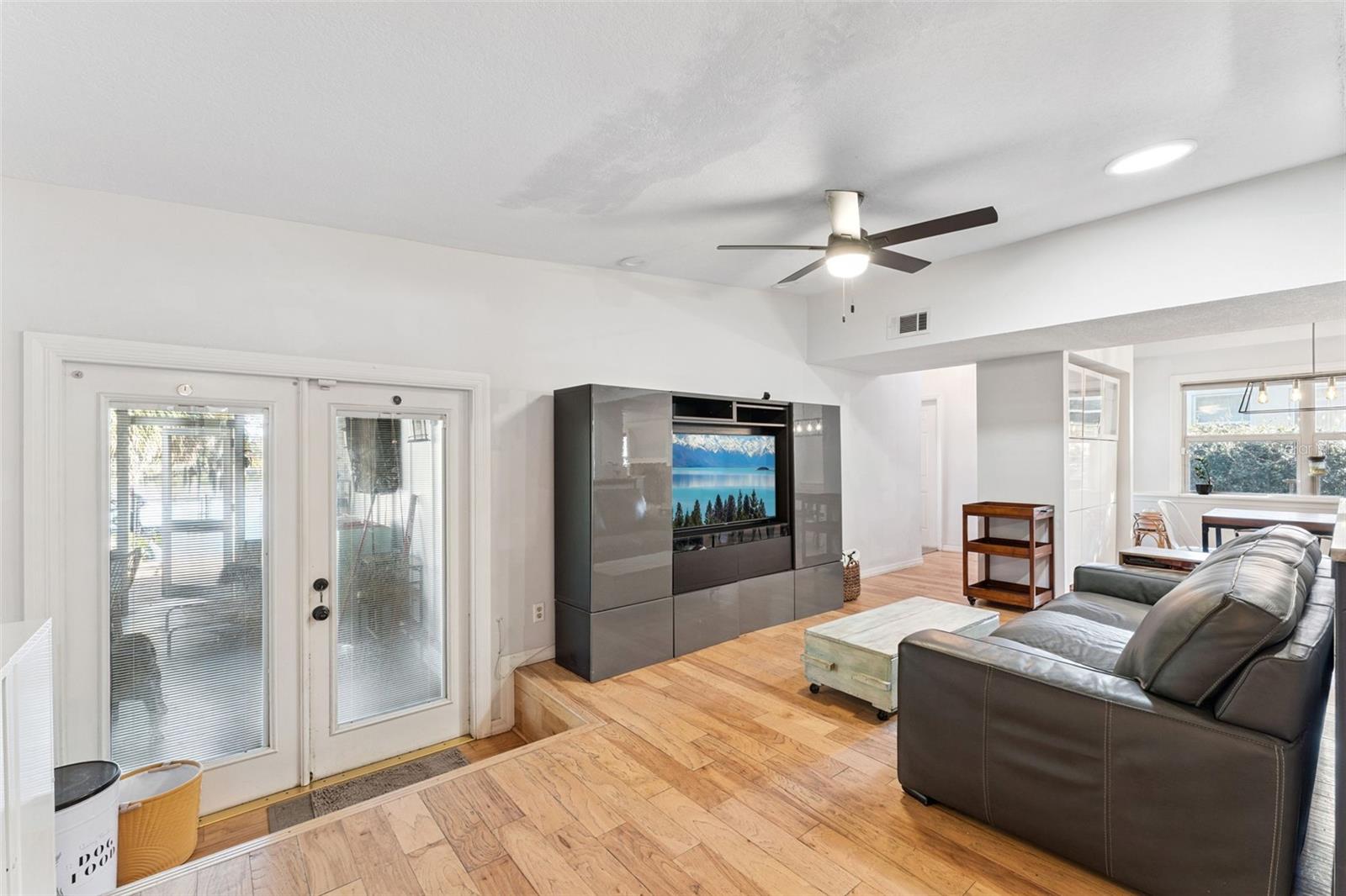 9825 LAKE GEORGIA DR, ORLANDO, FL, 32817