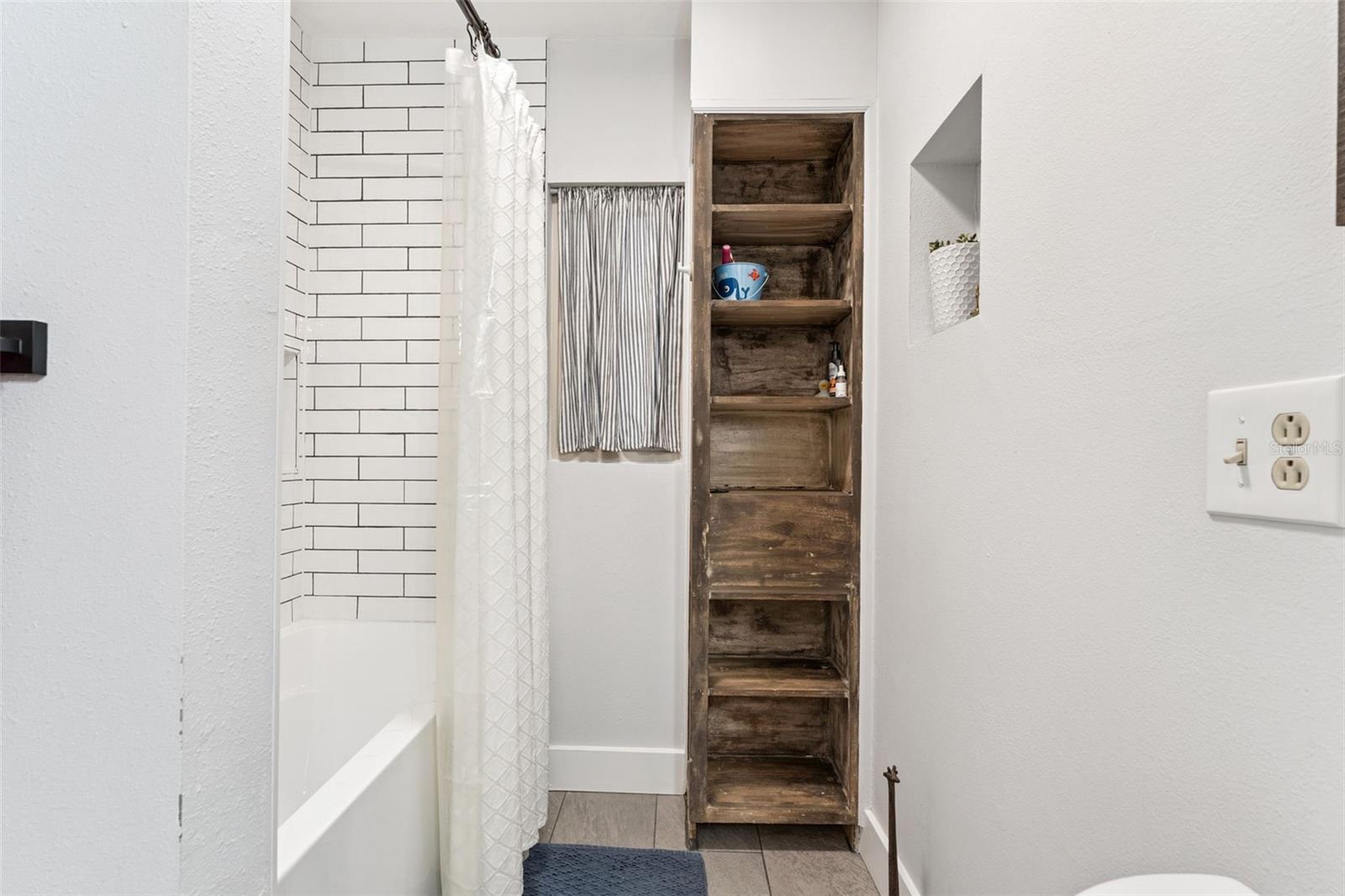 9825 LAKE GEORGIA DR, ORLANDO, FL, 32817