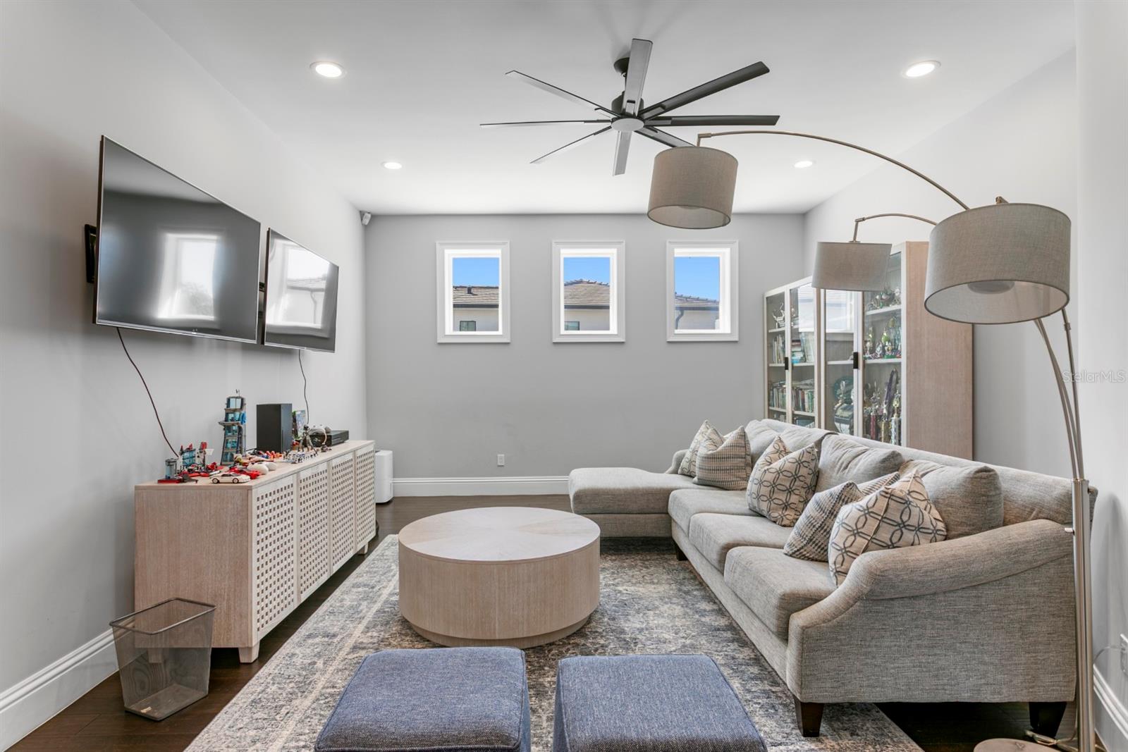 TB8462945 Property Photo