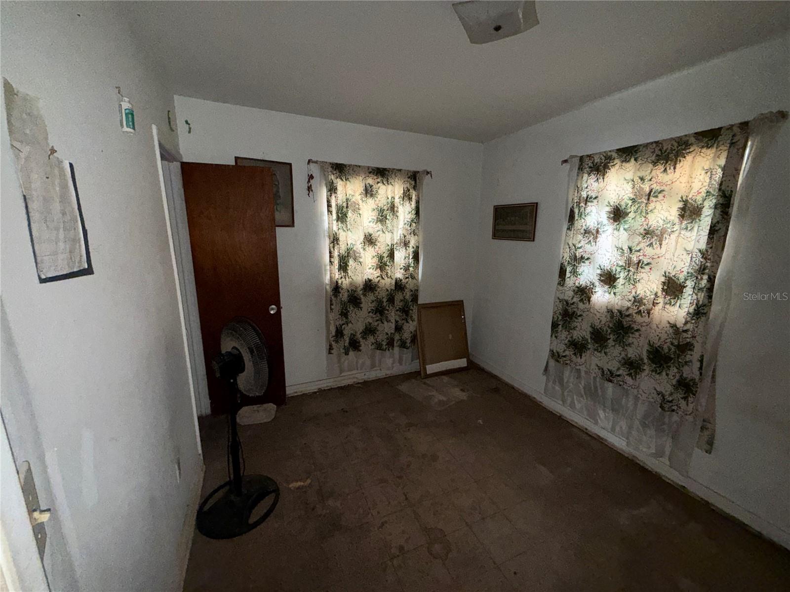 TB8462985 Property Photo